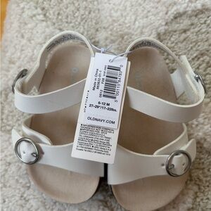 NWT SIZE 6-12 MTHS Old Navy White Baby Sandals with Silver Buckles